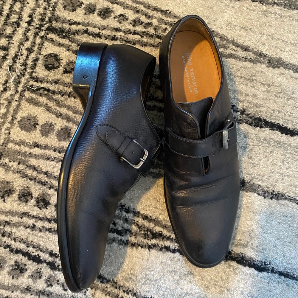 Men’s buckle dress shoes
